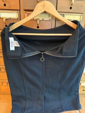 Size 4 Isaac Mizrahi for Target Stretchy Black skirt with back zipper